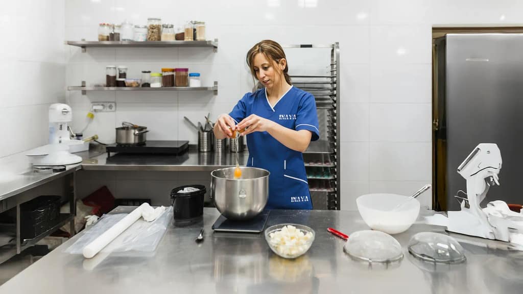 Maid in INAYA uniform greeting family in Ajman